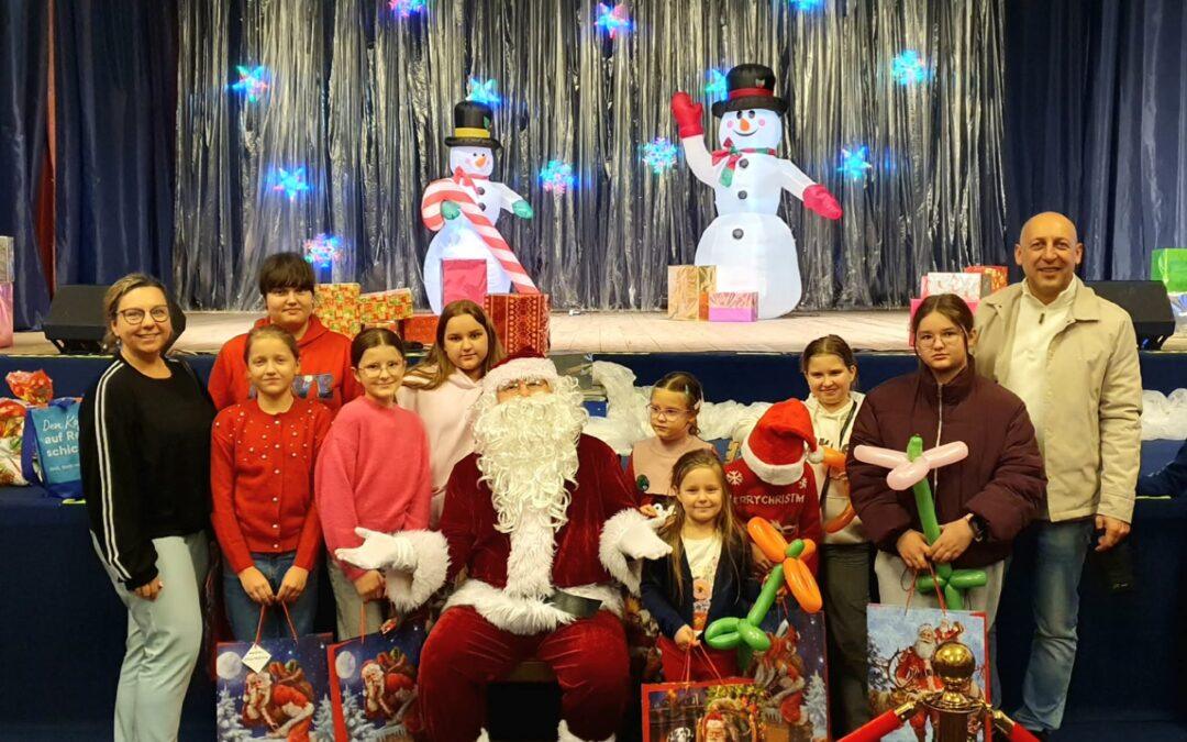 Józefinki na spotkaniu z Mikołajem.