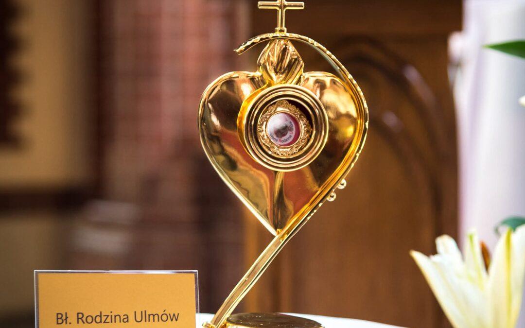 Wprowadzenie relikwii rodziny Ulmów.