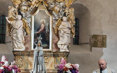 Z Fatimską Panią w procesji do kościoła Podwyższenia Krzyża Świętego